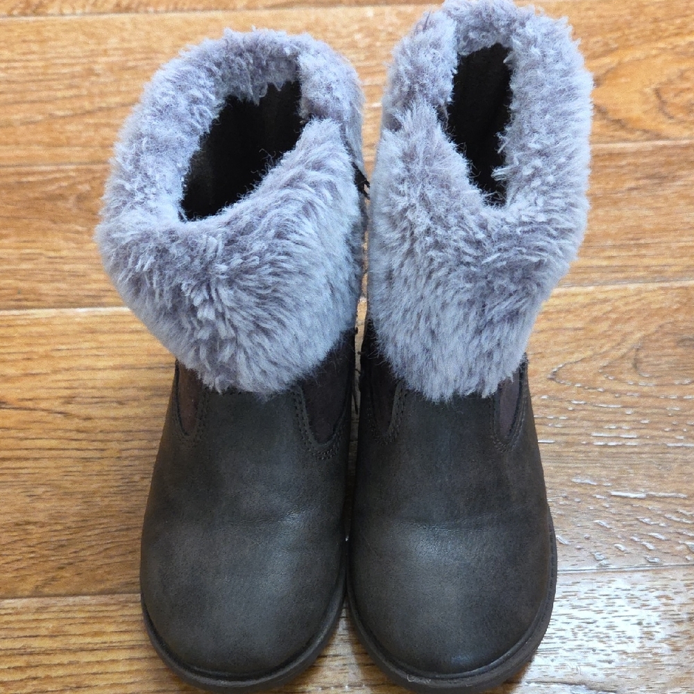 Girls OshKosh Faux Fur Lined Boots.
